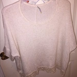 Color thread top w/ lace trim